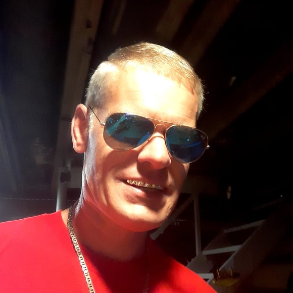 Meet your Posher, Chris - Picture 1 of 1